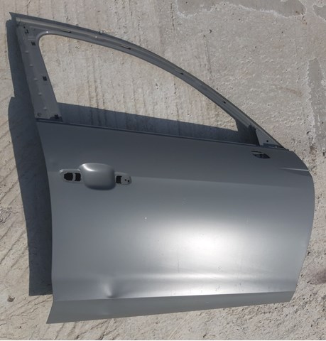 Пасажирські передні двері 8W0831052B VAG