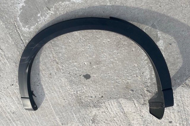 Розширювач задньої арки колеса, правий KB7W51W50F8N MAZDA
