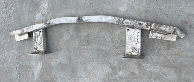 Буфер бампера переднього KJK334880 MAZDA