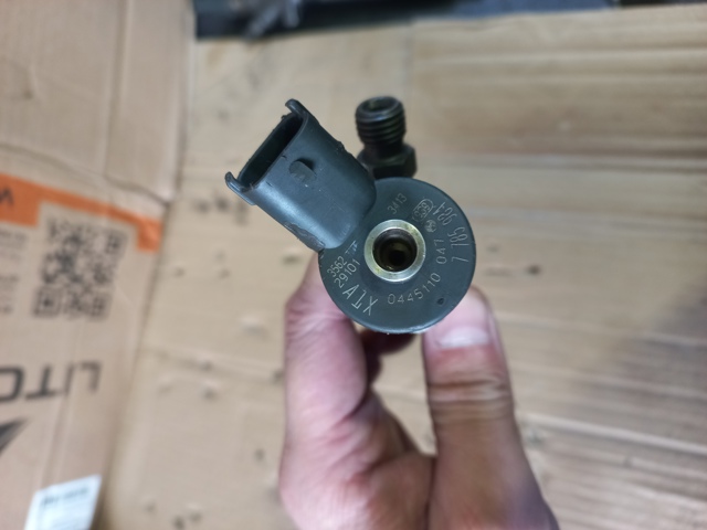 Форсунка паливна 0445110047 BOSCH