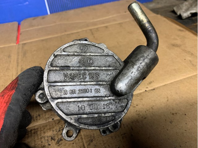 Насос вакуумний 6112300165 MERCEDES