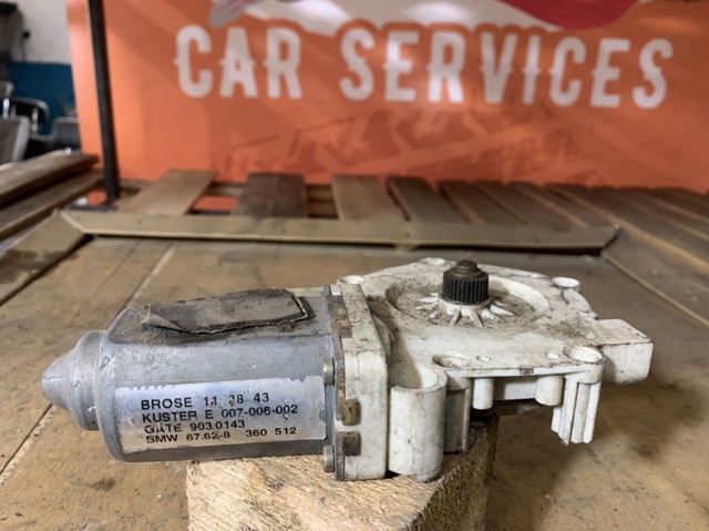 Мотор склопідйомника дверей передніх, правих 67628360512 BMW