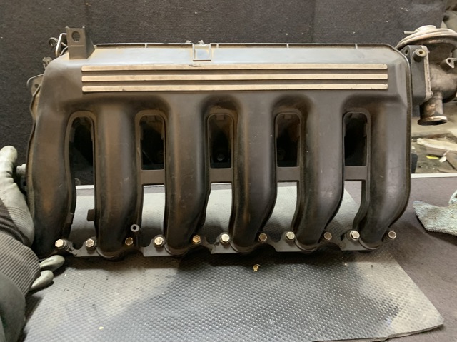 Колектор впускний 7789330 BMW