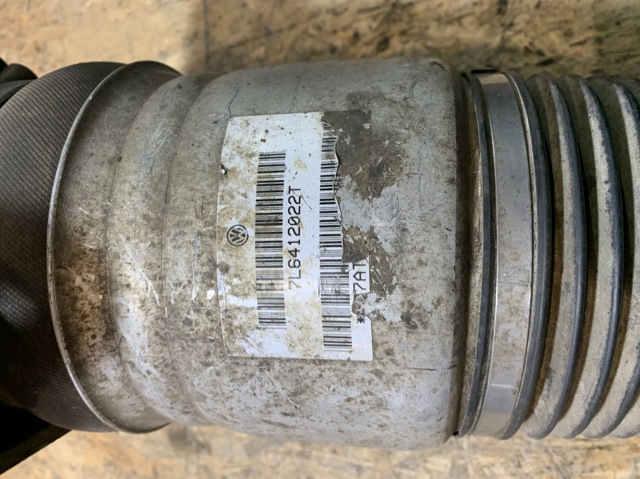 Стійка передня права 7L6412022T VAG