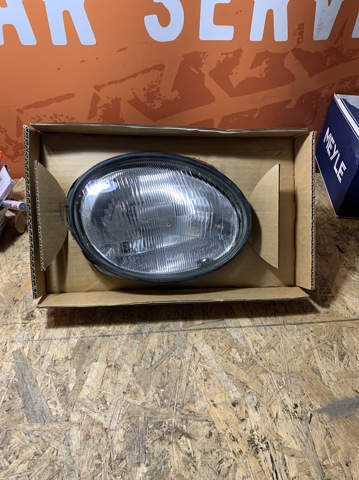 Фара комбінована, передня 811101E370 TOYOTA