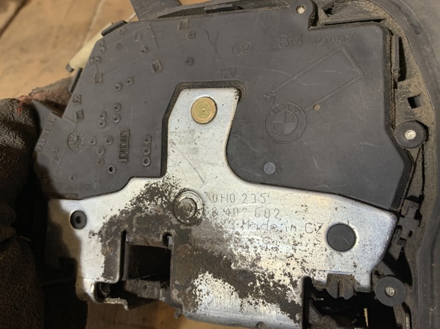 Замок задньої дверї, правої 8402602 BMW