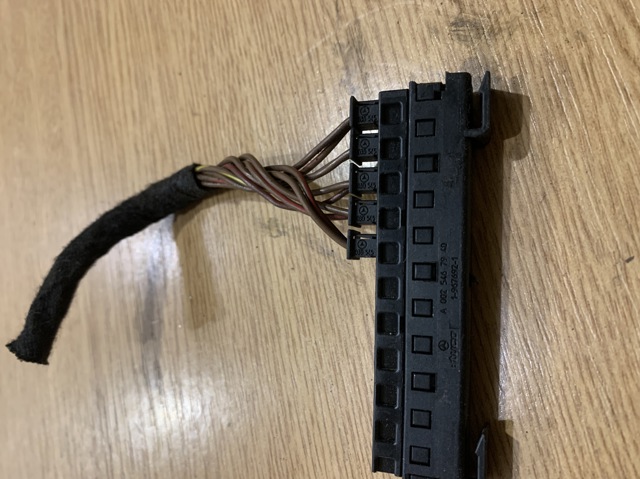 Розподільча колодка (розгалужувач CAN-шини) A0025467940 MERCEDES