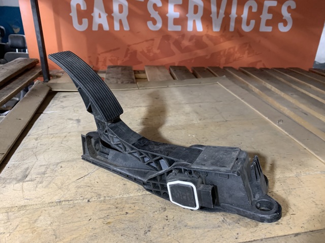 Педаль газу (акселератора) A1643000504 MERCEDES