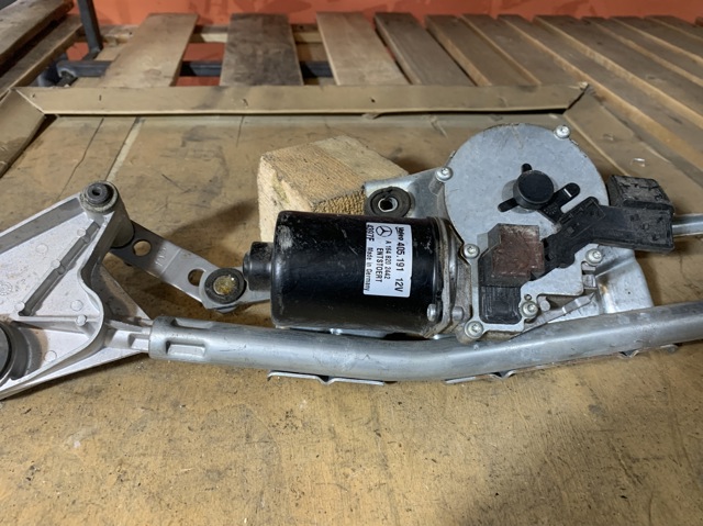 Мотор склоочисника передній A1648202442 MERCEDES
