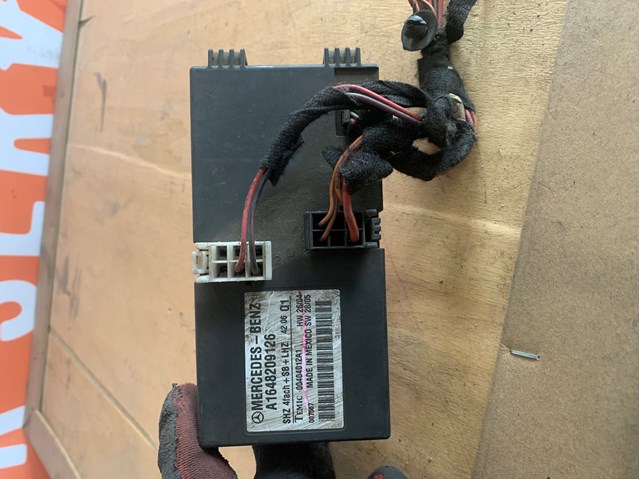 Перемикач підрульовий A1648209126 MERCEDES