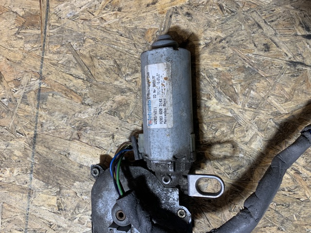Двигун приводу люка A2038203142 MERCEDES