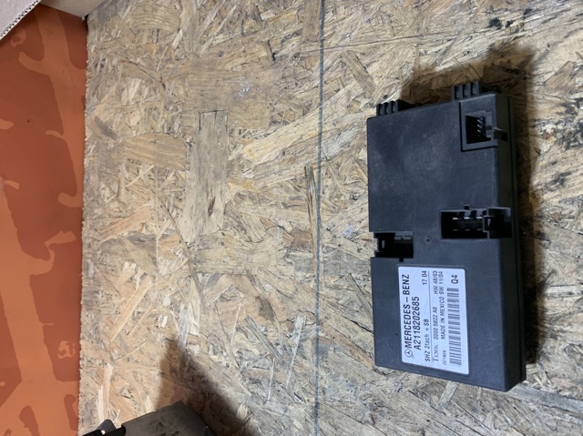 Реле підігріву сидіння A2118202685 MERCEDES