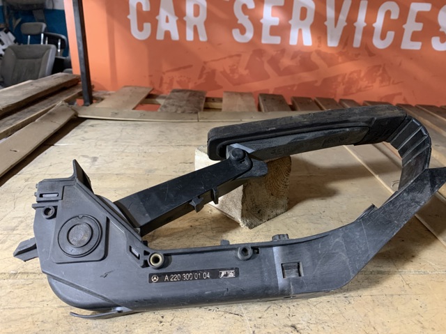 Підаль газу Mercedes S