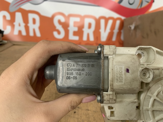 Привід ліфта задній A2518200108 MERCEDES