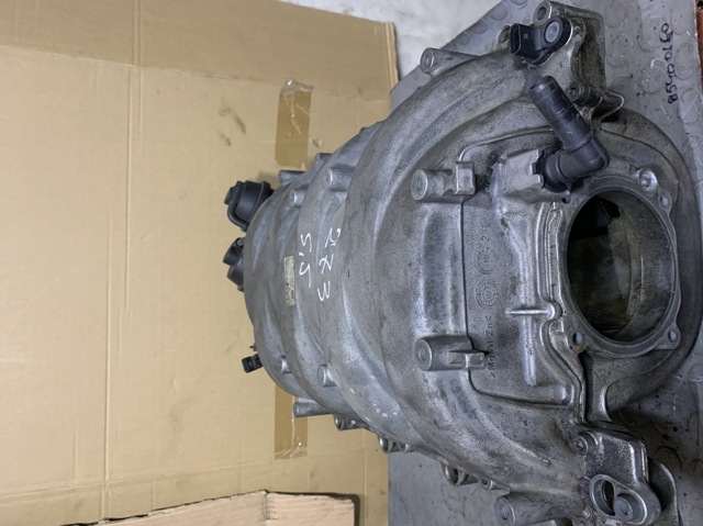 Колектор впускний A2731400701 MERCEDES
