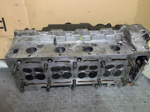 Головка блоку циліндрів A6110105020 MERCEDES