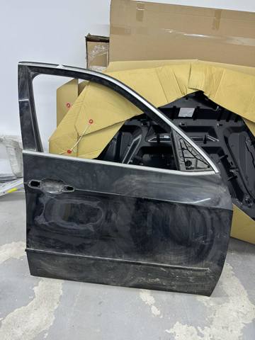 Пасажирські передні двері 41517211424 BMW