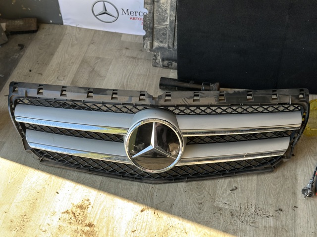 Емблема решітки радіатора A1648880411 MERCEDES