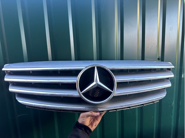 Решітка A1698800183 MERCEDES