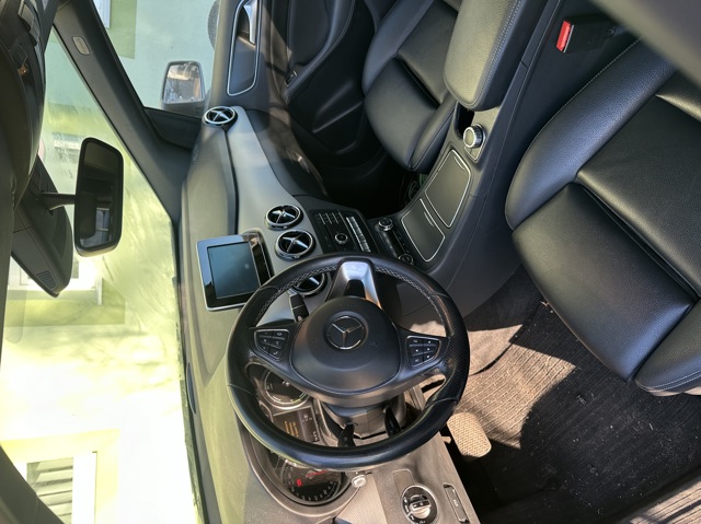 Блок кнопок центральної консолі A2469007915 MERCEDES