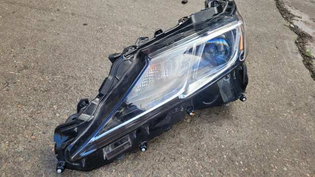 Фара дальнього світла в зборі 8115006C41 TOYOTA