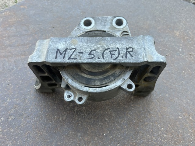 Права подушка двигуна BBN339060B MAZDA