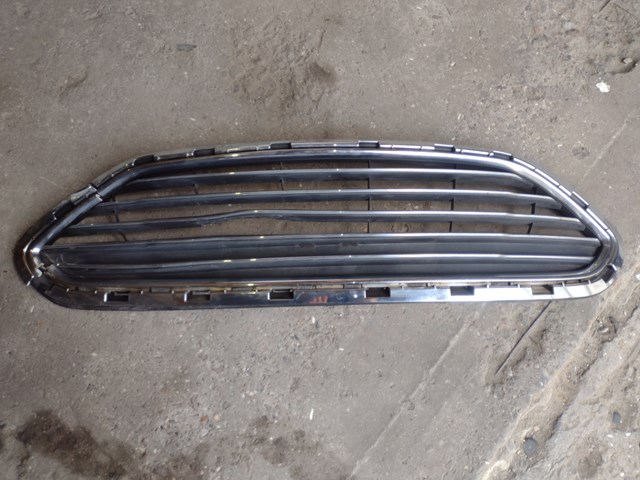 Решітка радіатора D2BZ17B968AA FORD