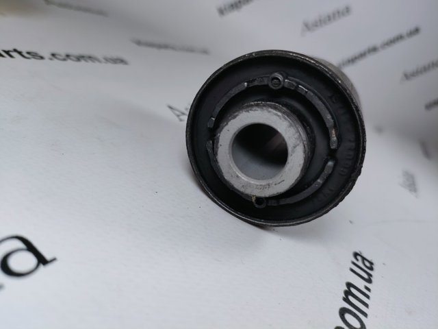 Сайлентблок заднього нижнього важеля 552152S000 HYUNDAI