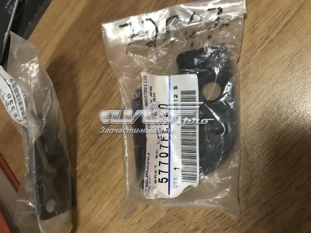 Праве кріплення переднього бампера 57707FE320 SUBARU
