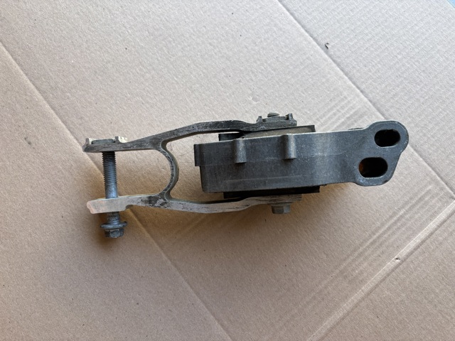 Кронштейн подушки (опори) двигуна, задньої 31686299 VOLVO