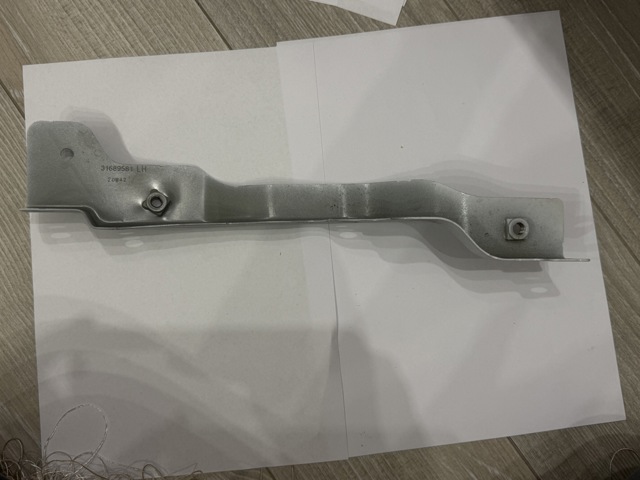 Кронштейн суппорту радіатора нижній 31689581 VOLVO