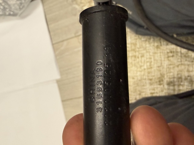 Форсунка омивача фари передньої, лівої 31693190 VOLVO