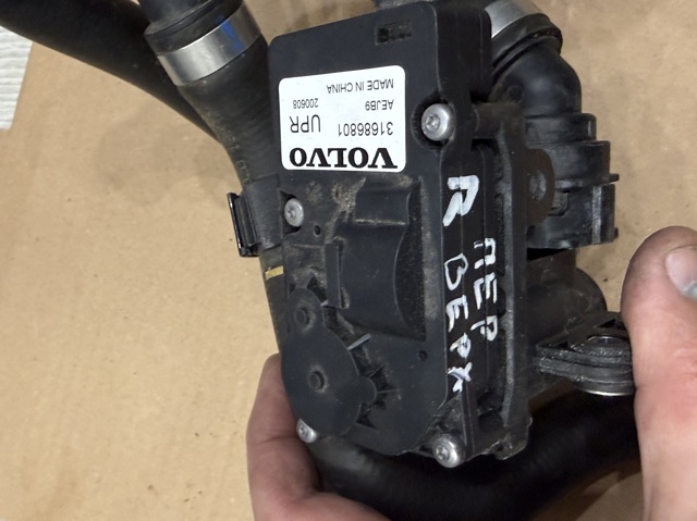Регулюючий клапан охолоджувальної рідини 32339142 VOLVO