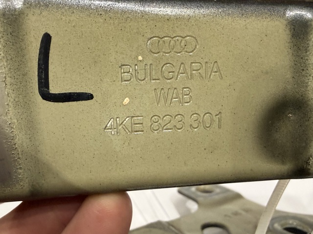 Завіс капота, лівий 4KE823301 VAG