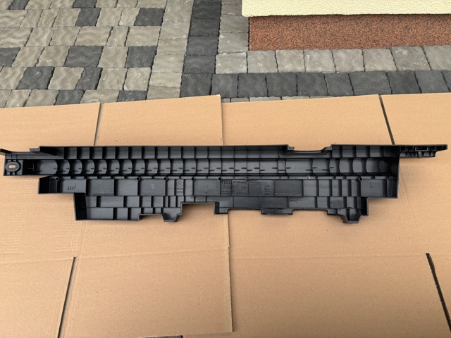 Обшивка ляди 4KE867608 VAG