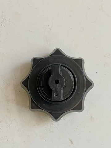 Болт кріплення запасного колеса 8W0803899 VAG