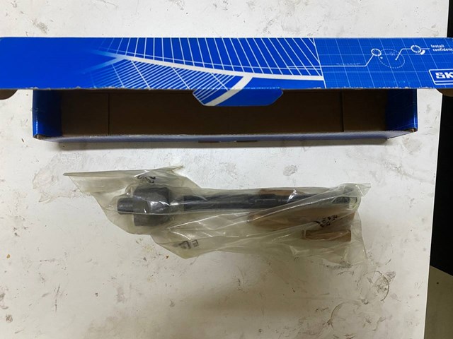 Тяга рульова поздовжня VKDY822012 SKF