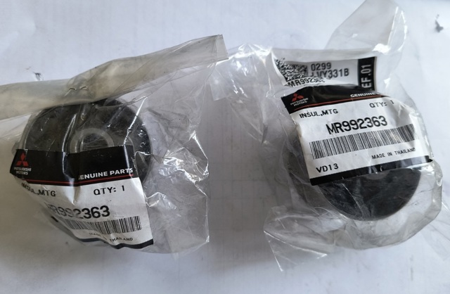 Сайлентблок траверси кріплення переднього редуктора MR992363 MITSUBISHI