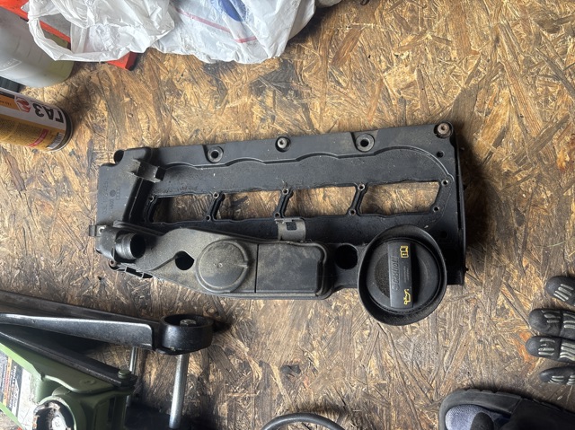 Кришка клапанів 03L103469L VAG