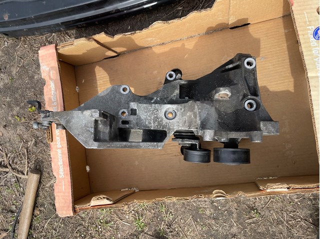 Кронштейн кріплення генератора 03L903139H VAG