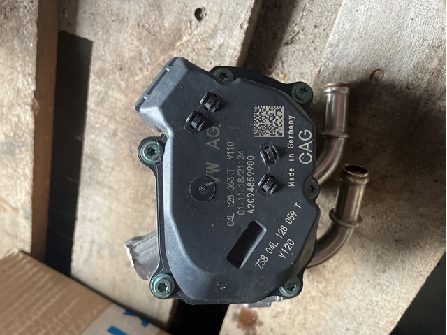 Дросільна заслінка в зборі 04L128063T VAG
