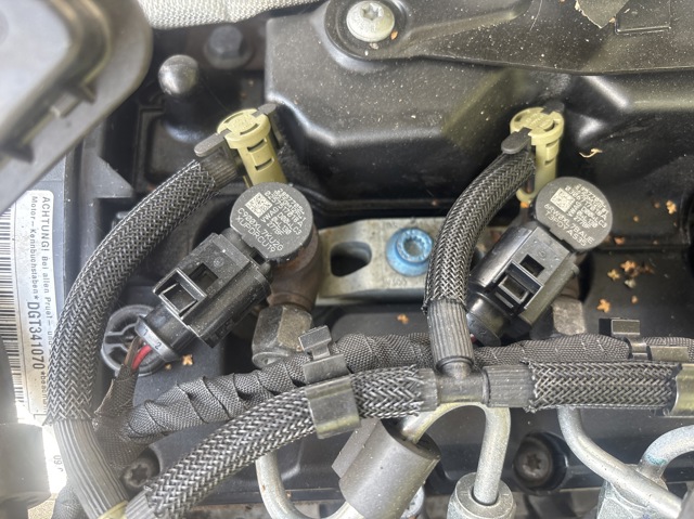 Форсунка дизельна в зборі, розпилювач + тримач 04L130277BF VAG