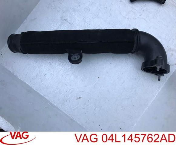 Патрубок повітряний, вхід в турбіну (наддув) 04L145762AD VAG
