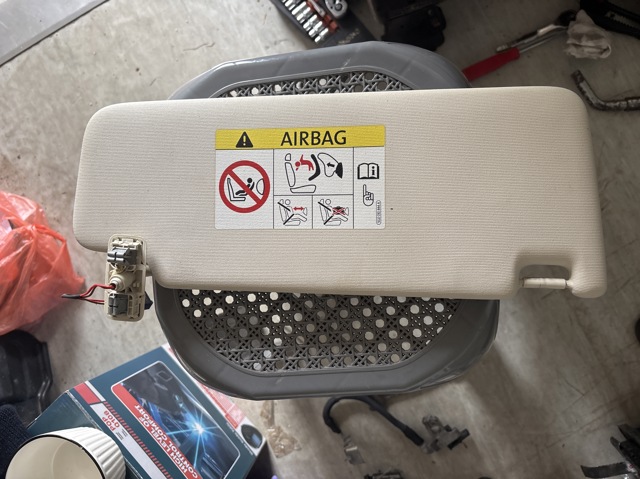 Козирок протисонячний 3G0857551E VAG