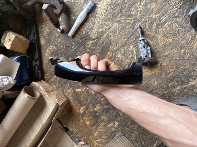 Ручка двере в зборі 510837206D VAG