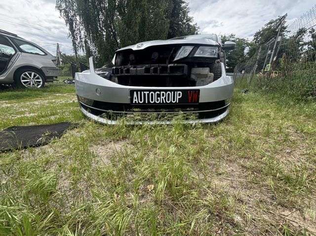 Буфер (бампер) передній 5E0807221N VAG
