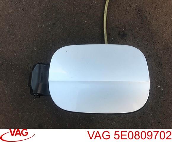 Люк б/бака 5E0809702 VAG