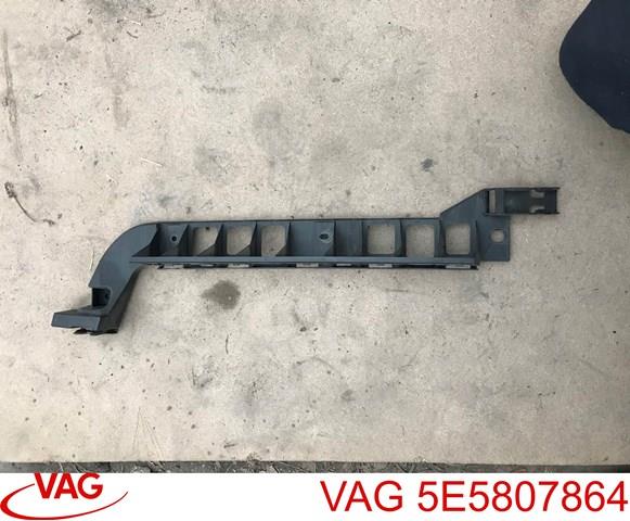 Направляюча заднього бампера, права 5E5807864 VAG