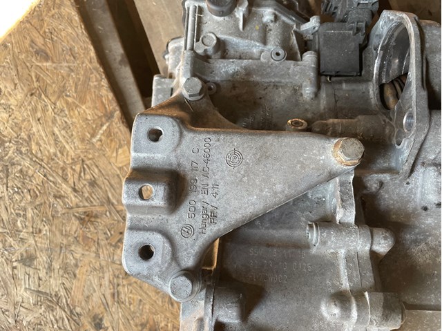 Кронштейн подушки КПП 5Q0199117C VAG