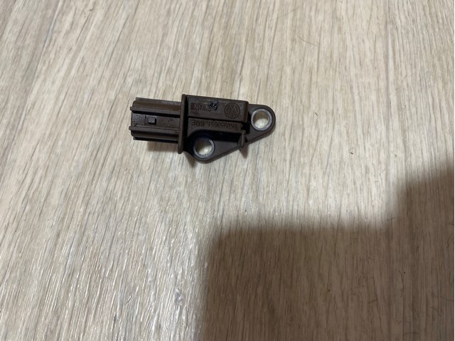 Датчик Ейрбег передній 8K0959651 VAG